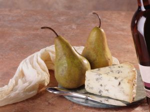 Pears and cheese with wine