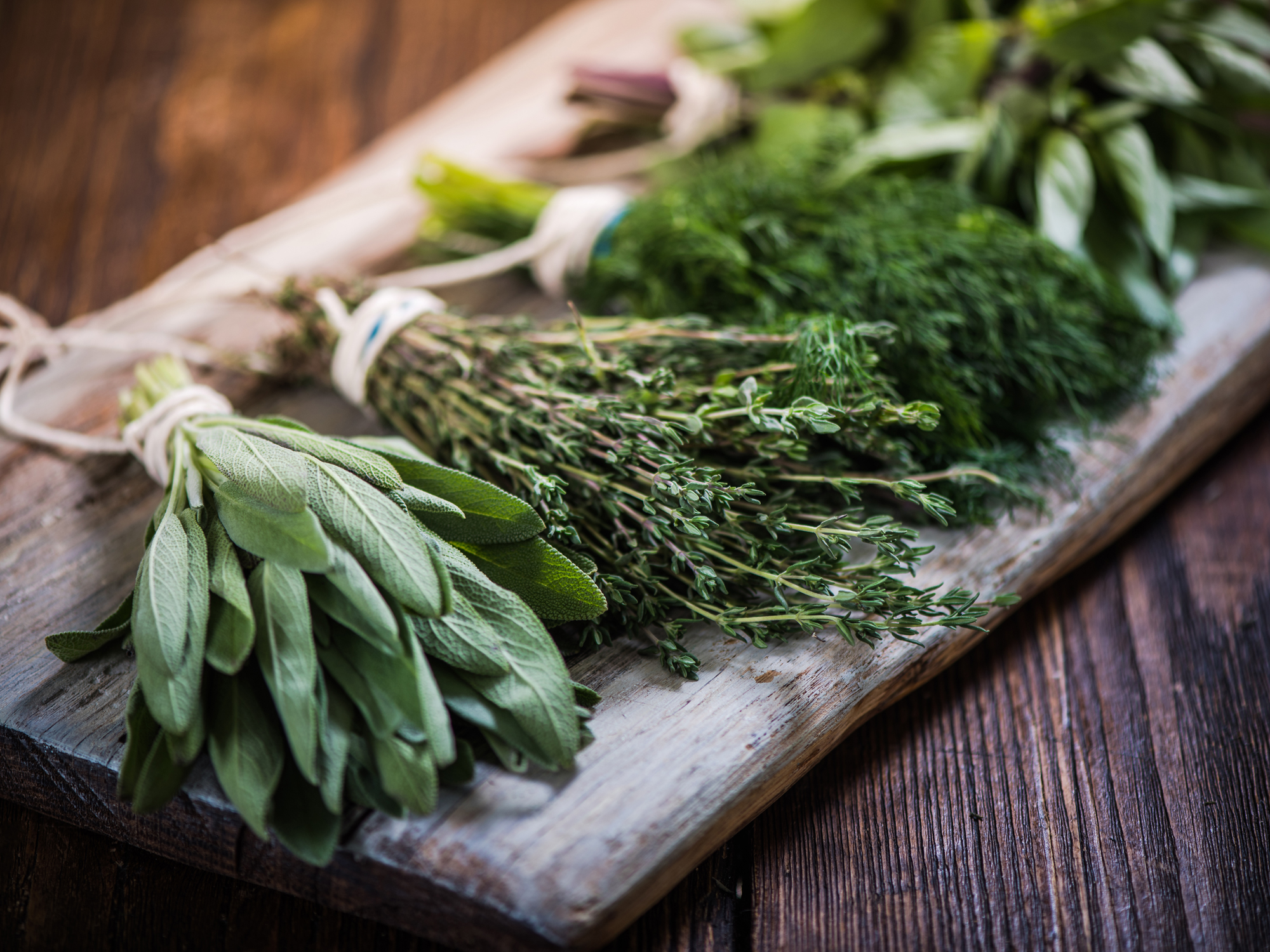 4 pain-relieving herbs to have at every meal