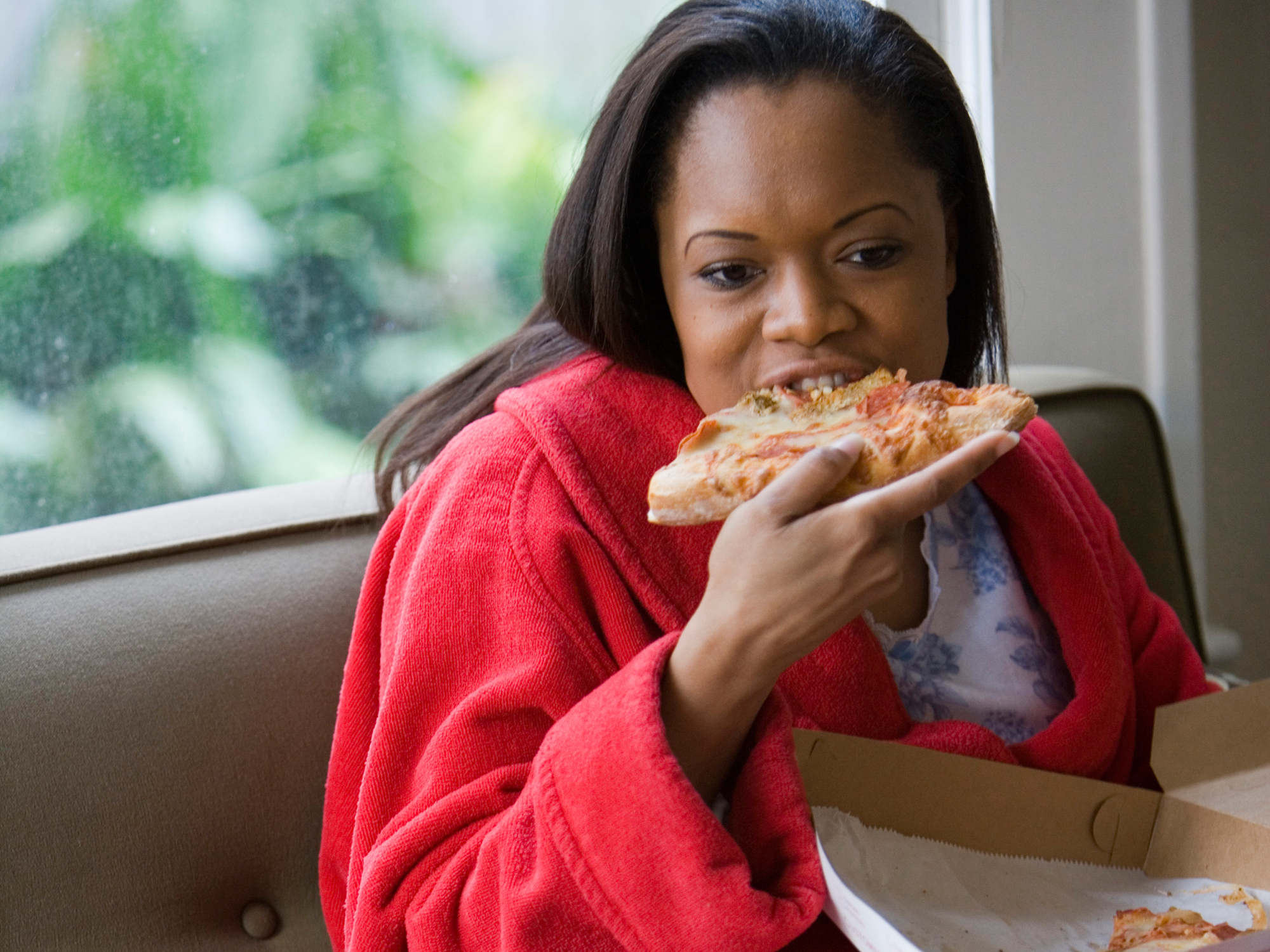 4 Surprising triggers that trick you into overeating