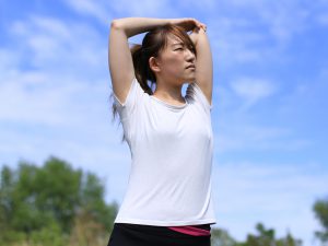 Posture trick for a strong back and tight tummy - Easy Health Options®