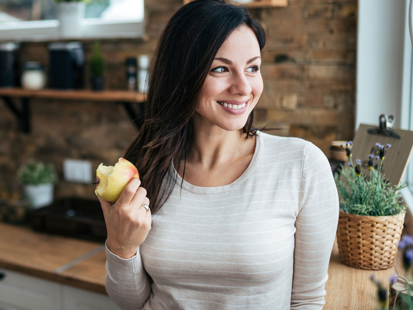4 reasons to start eating apples the RIGHT way