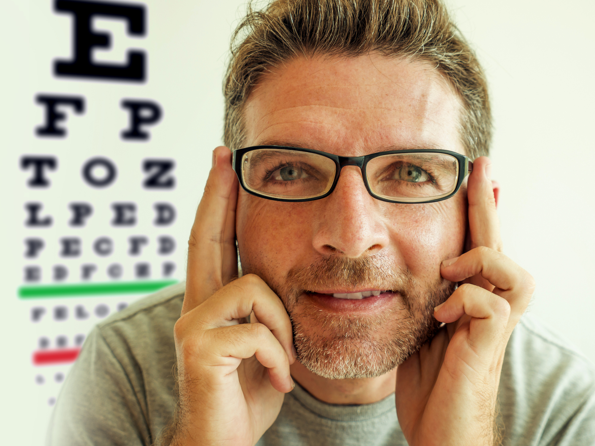 Signs of serious eye conditions and the nutrients to guard them