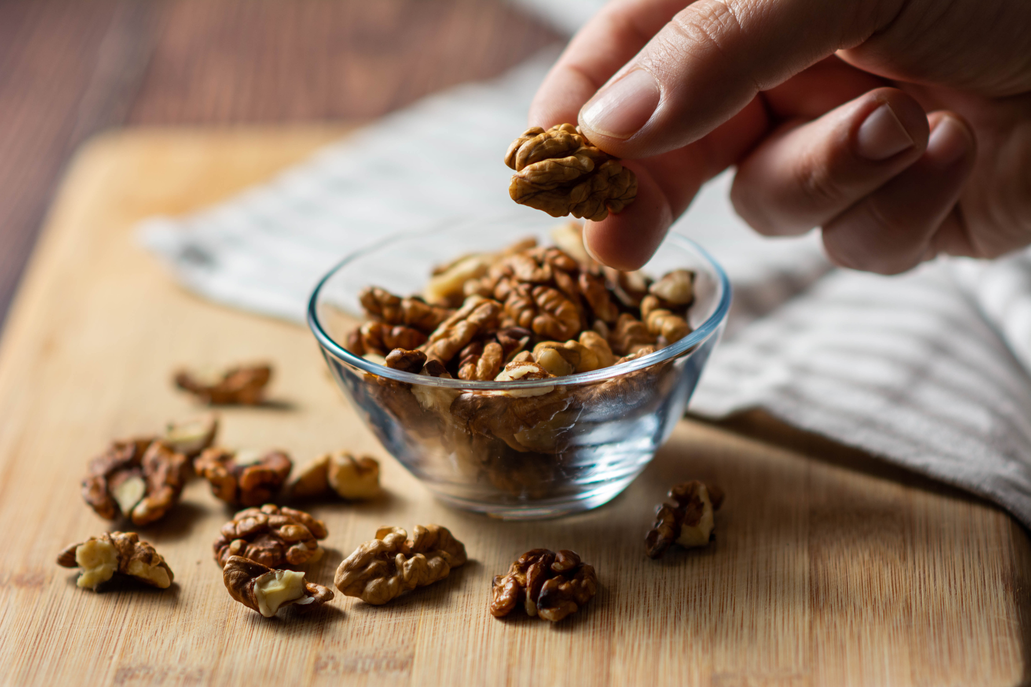 6 changes that happen when you eat one ounce of walnuts